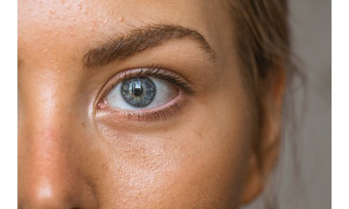 Comment estomper les cernes ? Astuces et soins Condensé Paris pour retrouver un regard frais