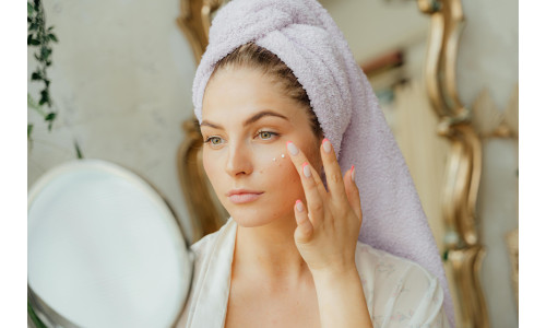 Crème hydratante ou crème nourrissante : trouvez la crème idéale pour votre peau !