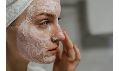 Pourquoi choisir un gommage enzymatique pour votre soin du visage ?